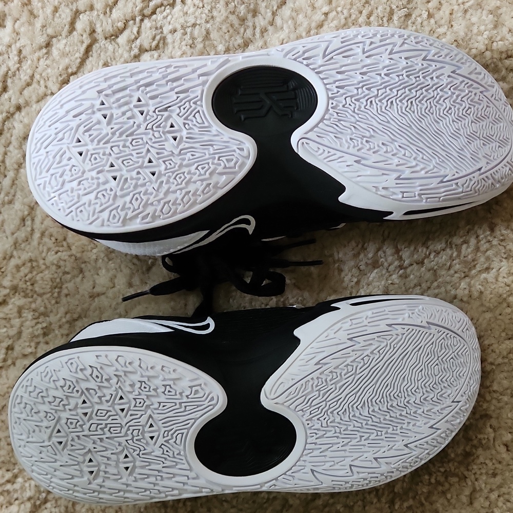 NWOT Nike Kyrie Low 5 Basketball Shoes Mens Size 5 1/2 - Picture 5 of 9